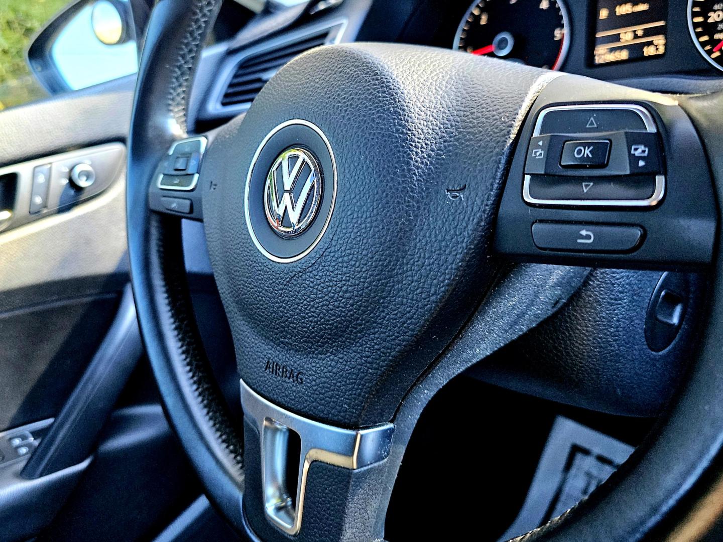 2012 Navy Blue Volkswagen Passat 2.0L TDI SE AT (1VWCN7A37CC) with an 2.0L L4 DIESEL engine, 6-Speed Automatic transmission, located at 18001 Kellogg Rd, Saucier, MS, 39574, (228) 832-1441, 39.421459, -76.641457 - Photo#14